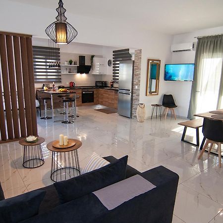 Livis Luxury Villa 키오타리 외부 사진