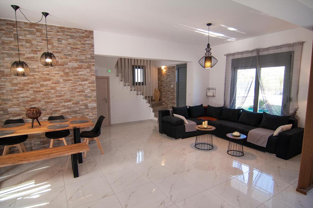 Livis Luxury Villa 키오타리 외부 사진